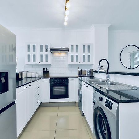 2 Bedroom 2 Bath Luxury - Sandton Cbd Johannesburgo Exterior foto