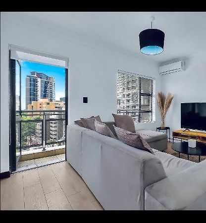 2 Bedroom 2 Bath Luxury - Sandton Cbd Johannesburgo Exterior foto