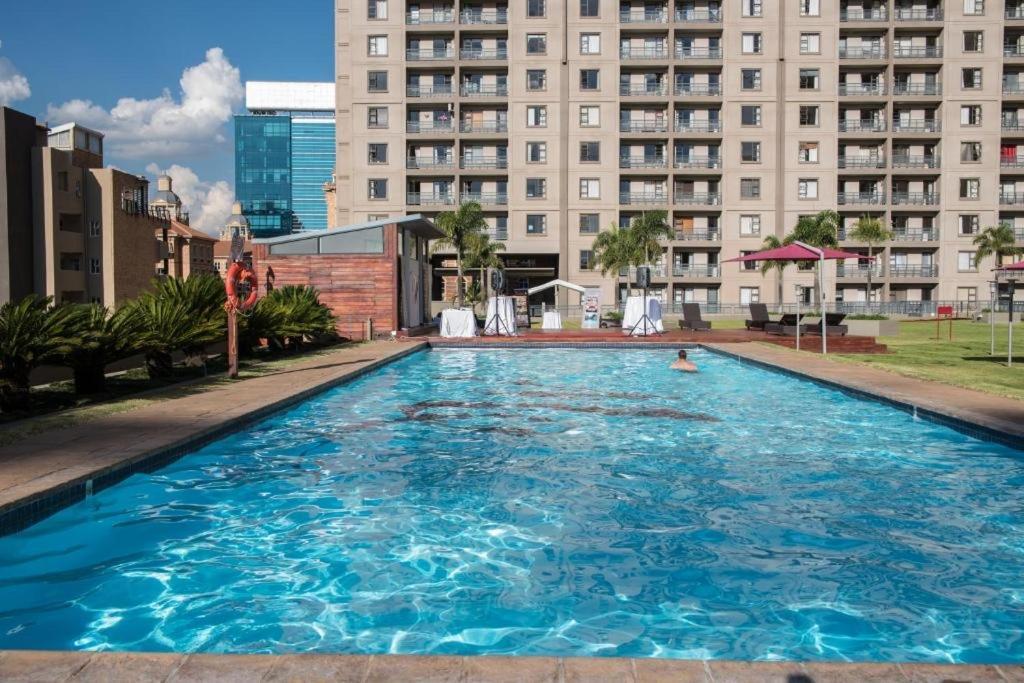 2 Bedroom 2 Bath Luxury - Sandton Cbd Johannesburgo Exterior foto