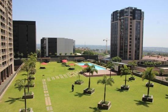 2 Bedroom 2 Bath Luxury - Sandton Cbd Johannesburgo Exterior foto