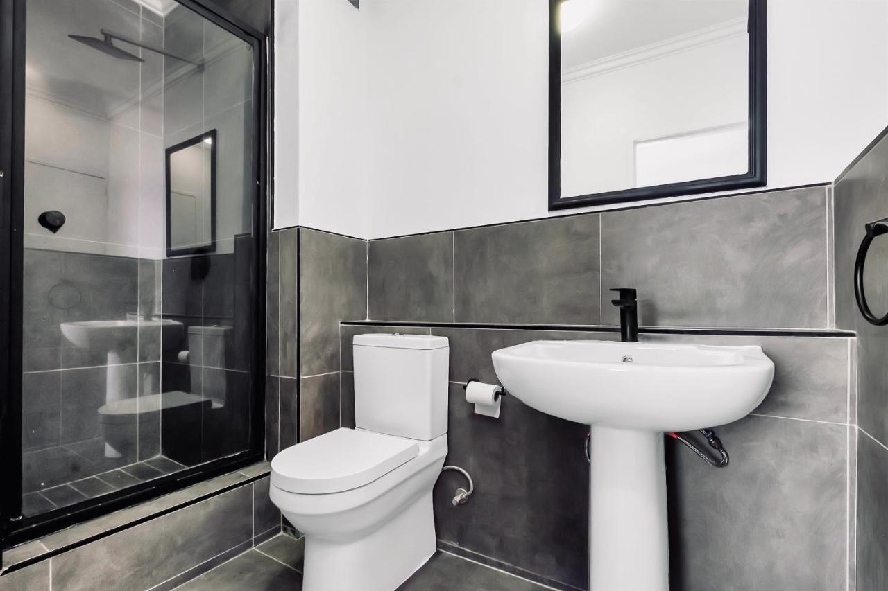 2 Bedroom 2 Bath Luxury - Sandton Cbd Johannesburgo Exterior foto
