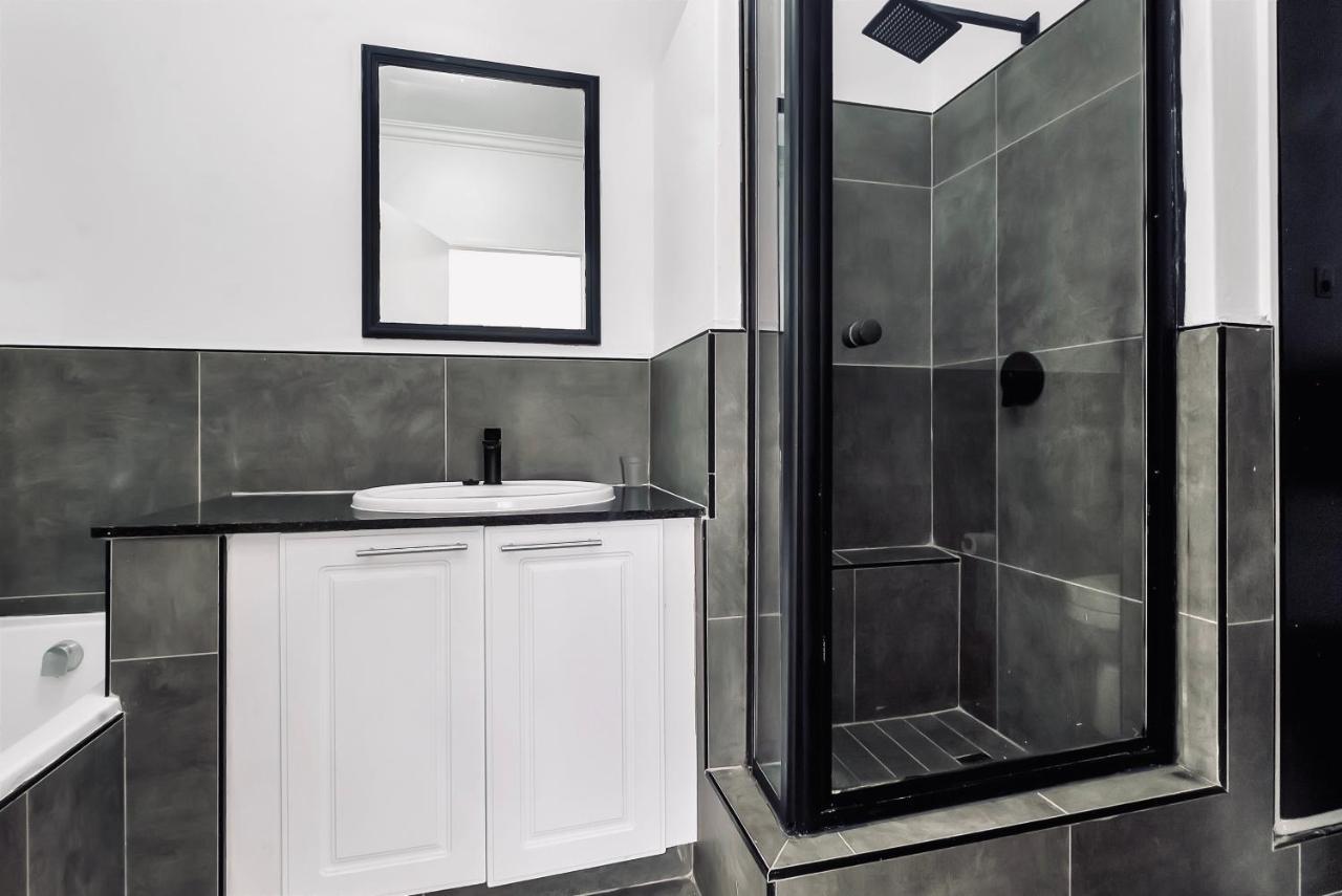 2 Bedroom 2 Bath Luxury - Sandton Cbd Johannesburgo Exterior foto