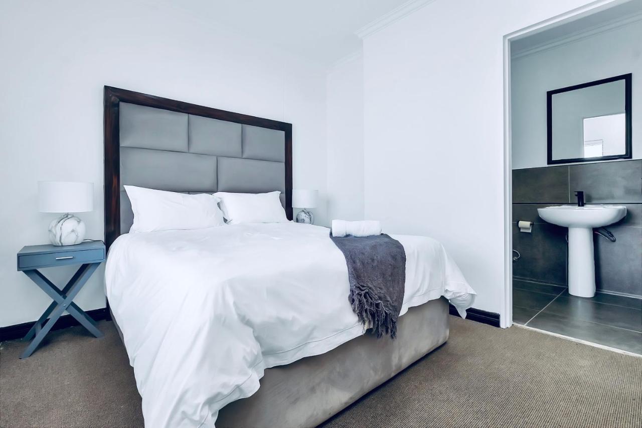 2 Bedroom 2 Bath Luxury - Sandton Cbd Johannesburgo Exterior foto